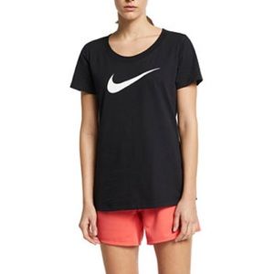Nike women’s scoop neck tee